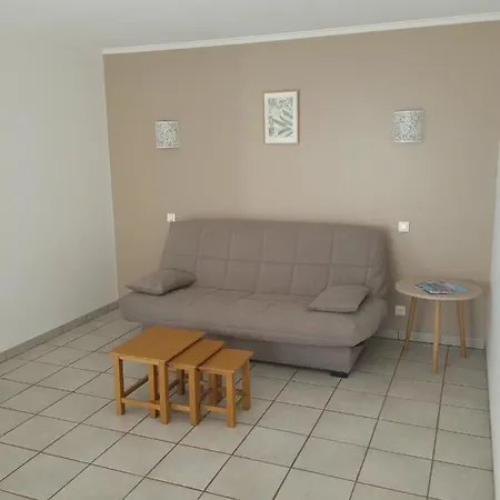 Cosy Proche De La Et Des Commodites 게스트하우스 *