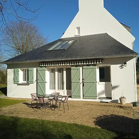 Cosy Proche De La Et Des Commodites Pleuven